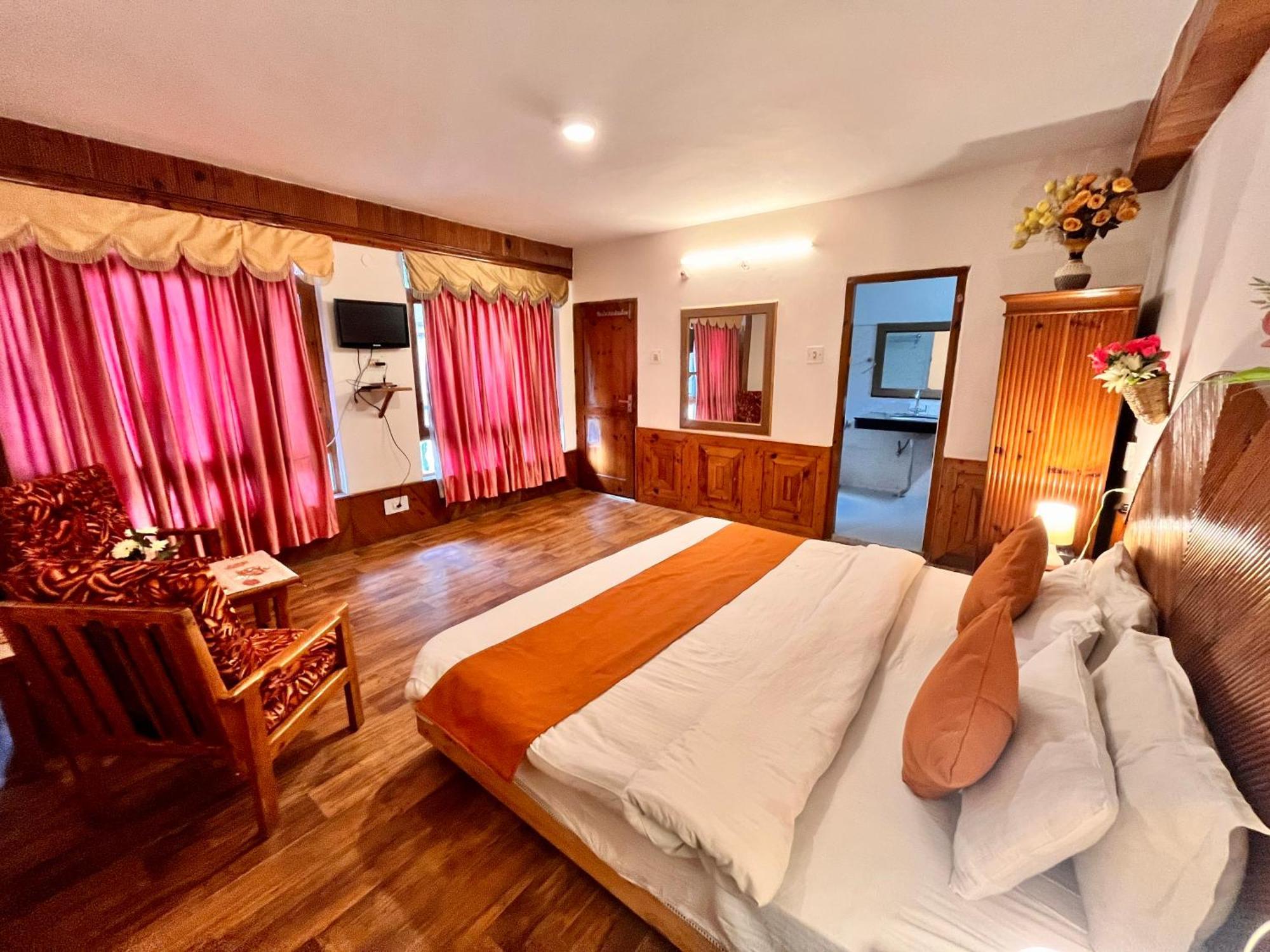 The Ganga Lodge - Affordable Luxury Stay Near Mall Road Manali Exterior photo